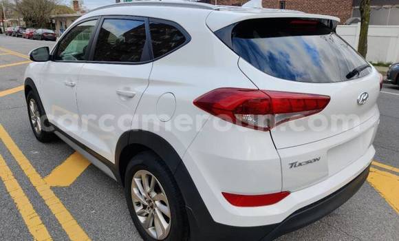 Acheter Occasion Voiture Hyundai Tucson Blanc à Bafia, Central Cameroon Acheter Occasion Voiture Hyundai Tucson Blanc à Bafia, Central Cameroon