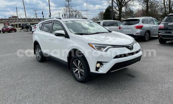 Acheter Occasion Voiture Toyota RAV4 Blanc à Buea, Southwest Cameroon Acheter Occasion Voiture Toyota RAV4 Blanc à Buea, Southwest Cameroon