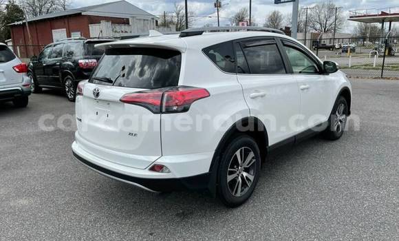 Acheter Occasion Voiture Toyota RAV4 Blanc à Buea, Southwest Cameroon Acheter Occasion Voiture Toyota RAV4 Blanc à Buea, Southwest Cameroon