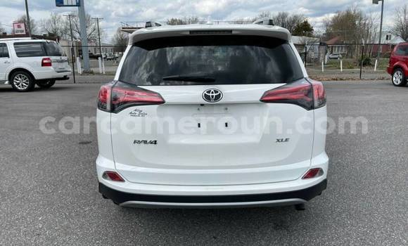 Acheter Occasion Voiture Toyota RAV4 Blanc à Buea, Southwest Cameroon Acheter Occasion Voiture Toyota RAV4 Blanc à Buea, Southwest Cameroon