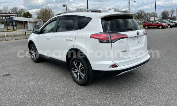 Acheter Occasion Voiture Toyota RAV4 Blanc à Buea, Southwest Cameroon Acheter Occasion Voiture Toyota RAV4 Blanc à Buea, Southwest Cameroon