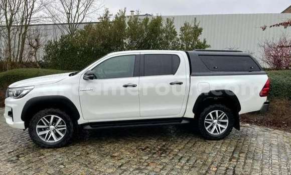 Sayi Na hannu Toyota Hilux White Mota in Douala a Ƙasar Kamaru Sayi Na hannu Toyota Hilux White Mota in Douala a Ƙasar Kamaru