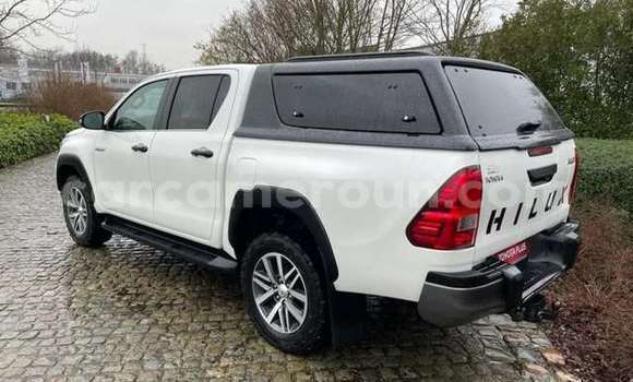 Sayi Na hannu Toyota Hilux White Mota in Douala a Ƙasar Kamaru Sayi Na hannu Toyota Hilux White Mota in Douala a Ƙasar Kamaru