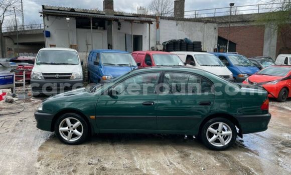 Sayi Na hannu Toyota Avensis Green Mota in Douala a Ƙasar Kamaru Sayi Na hannu Toyota Avensis Green Mota in Douala a Ƙasar Kamaru