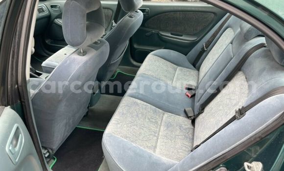 Sayi Na hannu Toyota Avensis Green Mota in Douala a Ƙasar Kamaru Sayi Na hannu Toyota Avensis Green Mota in Douala a Ƙasar Kamaru