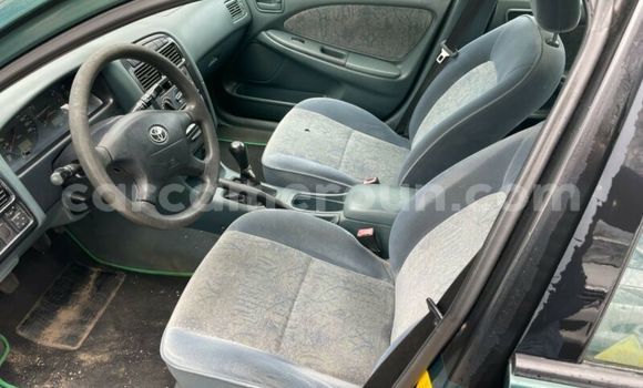 Sayi Na hannu Toyota Avensis Green Mota in Douala a Ƙasar Kamaru Sayi Na hannu Toyota Avensis Green Mota in Douala a Ƙasar Kamaru