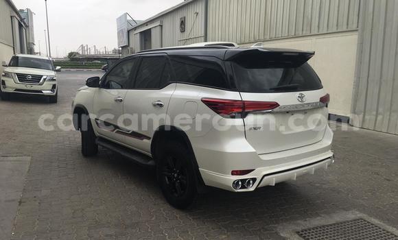 Sayi Imported Toyota Fortuner White Mota in Douala a Ƙasar Kamaru Sayi Imported Toyota Fortuner White Mota in Douala a Ƙasar Kamaru