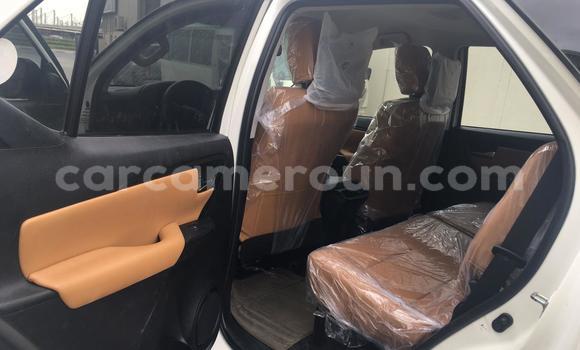 Sayi Imported Toyota Fortuner White Mota in Douala a Ƙasar Kamaru Sayi Imported Toyota Fortuner White Mota in Douala a Ƙasar Kamaru