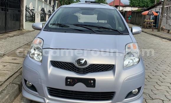 Sayi Na hannu Toyota Vitz Azurfa Mota in Douala a Ƙasar Kamaru Sayi Na hannu Toyota Vitz Azurfa Mota in Douala a Ƙasar Kamaru