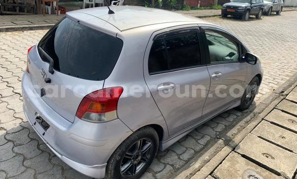 Sayi Na hannu Toyota Vitz Azurfa Mota in Douala a Ƙasar Kamaru Sayi Na hannu Toyota Vitz Azurfa Mota in Douala a Ƙasar Kamaru