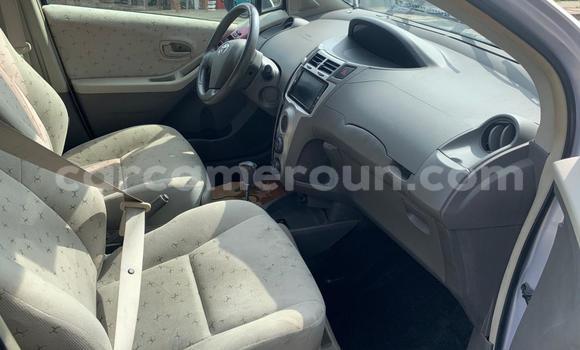 Sayi Na hannu Toyota Vitz Azurfa Mota in Douala a Ƙasar Kamaru Sayi Na hannu Toyota Vitz Azurfa Mota in Douala a Ƙasar Kamaru