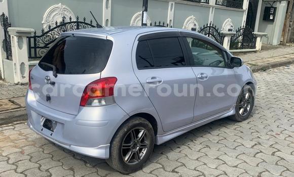 Sayi Na hannu Toyota Vitz Azurfa Mota in Douala a Ƙasar Kamaru Sayi Na hannu Toyota Vitz Azurfa Mota in Douala a Ƙasar Kamaru