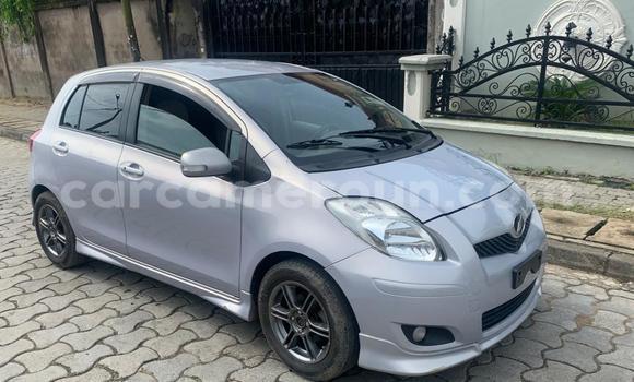 Sayi Na hannu Toyota Vitz Azurfa Mota in Douala a Ƙasar Kamaru Sayi Na hannu Toyota Vitz Azurfa Mota in Douala a Ƙasar Kamaru