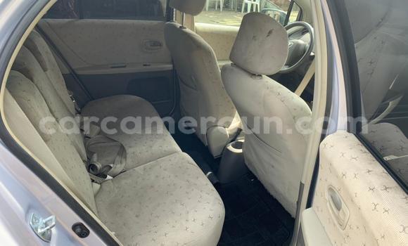 Sayi Na hannu Toyota Vitz Azurfa Mota in Douala a Ƙasar Kamaru Sayi Na hannu Toyota Vitz Azurfa Mota in Douala a Ƙasar Kamaru