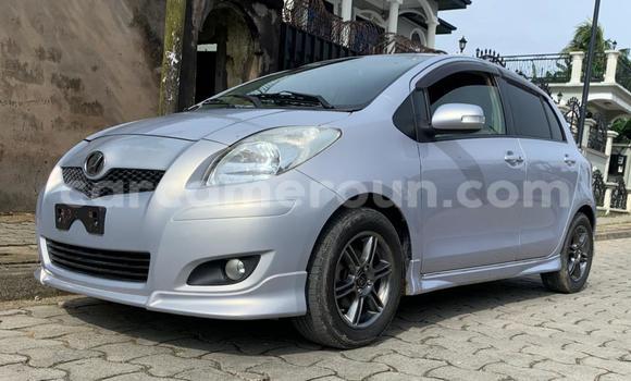 Sayi Na hannu Toyota Vitz Azurfa Mota in Douala a Ƙasar Kamaru Sayi Na hannu Toyota Vitz Azurfa Mota in Douala a Ƙasar Kamaru