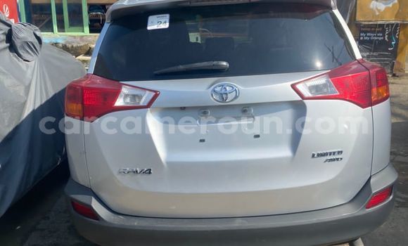 Sayi Imported Toyota RAV4 Azurfa Mota in Douala a Ƙasar Kamaru Sayi Imported Toyota RAV4 Azurfa Mota in Douala a Ƙasar Kamaru