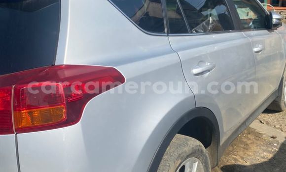 Sayi Imported Toyota RAV4 Azurfa Mota in Douala a Ƙasar Kamaru Sayi Imported Toyota RAV4 Azurfa Mota in Douala a Ƙasar Kamaru