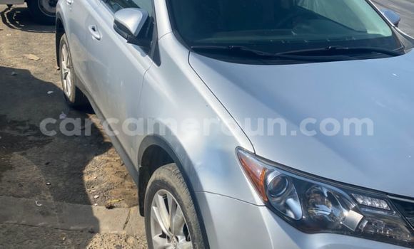 Sayi Imported Toyota RAV4 Azurfa Mota in Douala a Ƙasar Kamaru Sayi Imported Toyota RAV4 Azurfa Mota in Douala a Ƙasar Kamaru