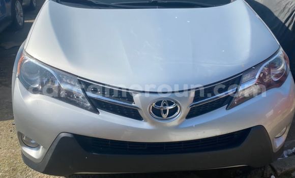 Sayi Imported Toyota RAV4 Azurfa Mota in Douala a Ƙasar Kamaru Sayi Imported Toyota RAV4 Azurfa Mota in Douala a Ƙasar Kamaru