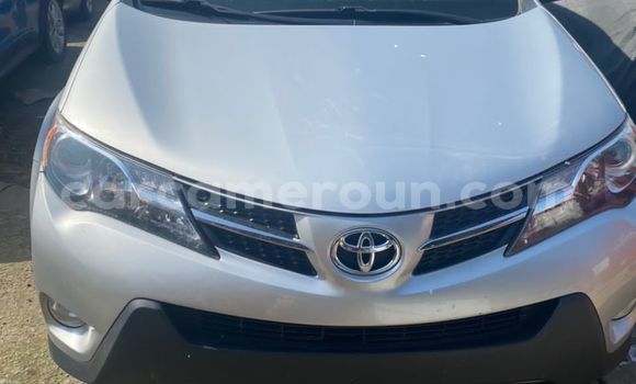 Sayi Imported Toyota RAV4 Azurfa Mota in Douala a Ƙasar Kamaru Sayi Imported Toyota RAV4 Azurfa Mota in Douala a Ƙasar Kamaru