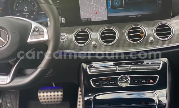 Sayi Imported Mercedes‒Benz E–Class Black Mota in Douala a Ƙasar Kamaru Sayi Imported Mercedes‒Benz E–Class Black Mota in Douala a Ƙasar Kamaru