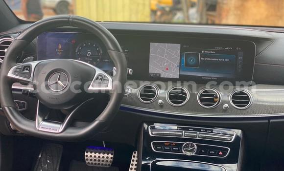 Sayi Imported Mercedes‒Benz E–Class Black Mota in Douala a Ƙasar Kamaru Sayi Imported Mercedes‒Benz E–Class Black Mota in Douala a Ƙasar Kamaru