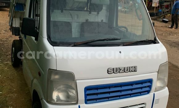 Sayi Na hannu Suzuki Carry White Babbar mota in Douala a Ƙasar Kamaru Sayi Na hannu Suzuki Carry White Babbar mota in Douala a Ƙasar Kamaru