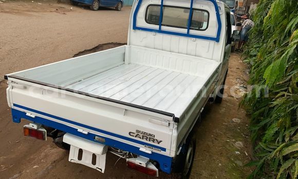 Sayi Na hannu Suzuki Carry White Babbar mota in Douala a Ƙasar Kamaru Sayi Na hannu Suzuki Carry White Babbar mota in Douala a Ƙasar Kamaru