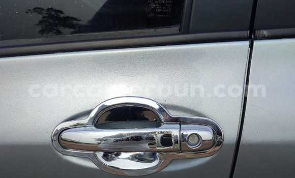 Sayi Sabo Toyota Yaris Azurfa Mota in Douala a Ƙasar Kamaru Sayi Sabo Toyota Yaris Azurfa Mota in Douala a Ƙasar Kamaru