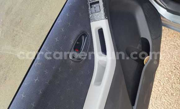 Sayi Sabo Toyota Yaris Azurfa Mota in Douala a Ƙasar Kamaru Sayi Sabo Toyota Yaris Azurfa Mota in Douala a Ƙasar Kamaru