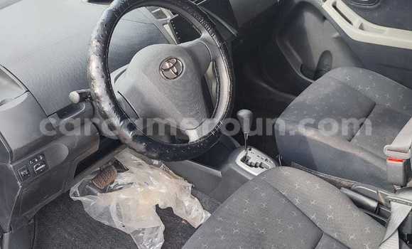 Sayi Sabo Toyota Yaris Azurfa Mota in Douala a Ƙasar Kamaru Sayi Sabo Toyota Yaris Azurfa Mota in Douala a Ƙasar Kamaru