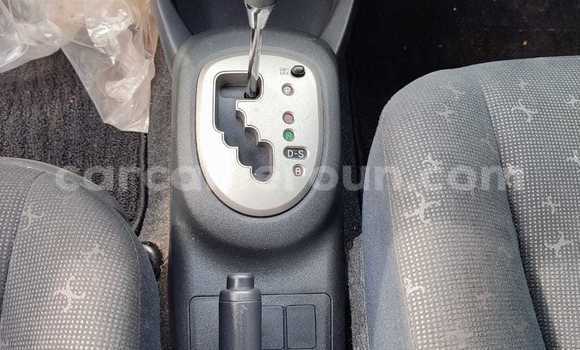 Sayi Sabo Toyota Yaris Azurfa Mota in Douala a Ƙasar Kamaru Sayi Sabo Toyota Yaris Azurfa Mota in Douala a Ƙasar Kamaru