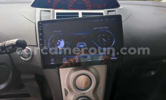 Sayi Sabo Toyota Yaris Azurfa Mota in Douala a Ƙasar Kamaru Sayi Sabo Toyota Yaris Azurfa Mota in Douala a Ƙasar Kamaru