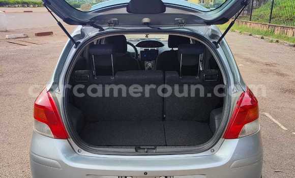 Sayi Sabo Toyota Yaris Azurfa Mota in Douala a Ƙasar Kamaru Sayi Sabo Toyota Yaris Azurfa Mota in Douala a Ƙasar Kamaru