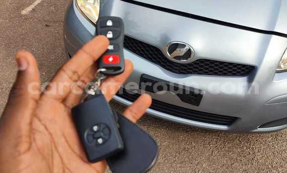 Sayi Sabo Toyota Yaris Azurfa Mota in Douala a Ƙasar Kamaru Sayi Sabo Toyota Yaris Azurfa Mota in Douala a Ƙasar Kamaru