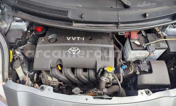 Sayi Sabo Toyota Yaris Azurfa Mota in Douala a Ƙasar Kamaru Sayi Sabo Toyota Yaris Azurfa Mota in Douala a Ƙasar Kamaru