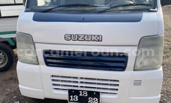 Sayi Na hannu Suzuki Carry White Babbar mota in Douala a Ƙasar Kamaru