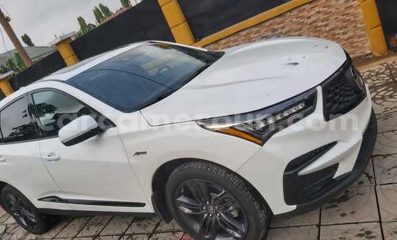 Sayi Imported Acura MDX White Mota in Douala a Ƙasar Kamaru Sayi Imported Acura MDX White Mota in Douala a Ƙasar Kamaru
