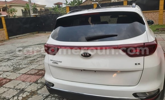 Sayi Imported Kia Sportage White Mota in Douala a Ƙasar Kamaru Sayi Imported Kia Sportage White Mota in Douala a Ƙasar Kamaru