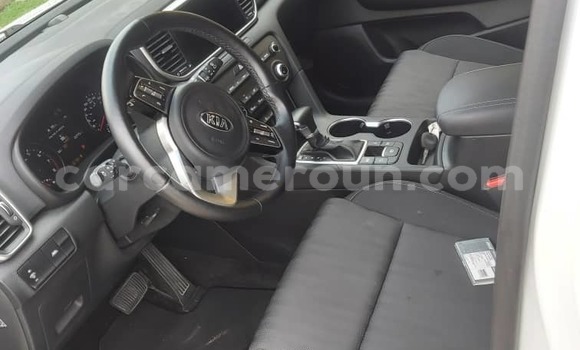 Sayi Imported Kia Sportage White Mota in Douala a Ƙasar Kamaru Sayi Imported Kia Sportage White Mota in Douala a Ƙasar Kamaru