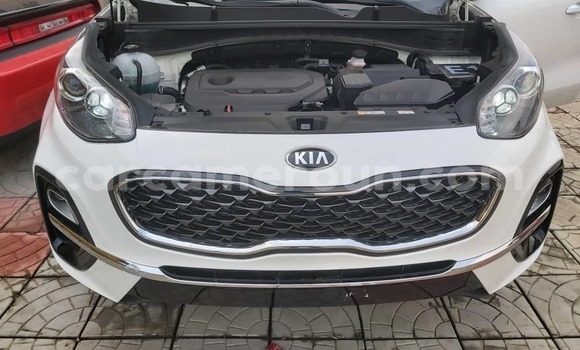 Sayi Imported Kia Sportage White Mota in Douala a Ƙasar Kamaru Sayi Imported Kia Sportage White Mota in Douala a Ƙasar Kamaru