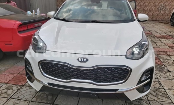 Sayi Imported Kia Sportage White Mota in Douala a Ƙasar Kamaru Sayi Imported Kia Sportage White Mota in Douala a Ƙasar Kamaru