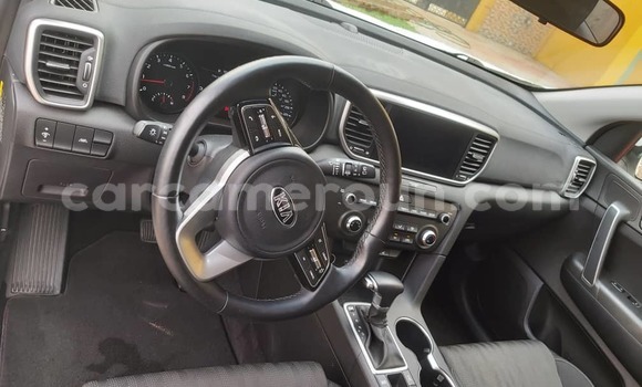 Sayi Imported Kia Sportage White Mota in Douala a Ƙasar Kamaru Sayi Imported Kia Sportage White Mota in Douala a Ƙasar Kamaru
