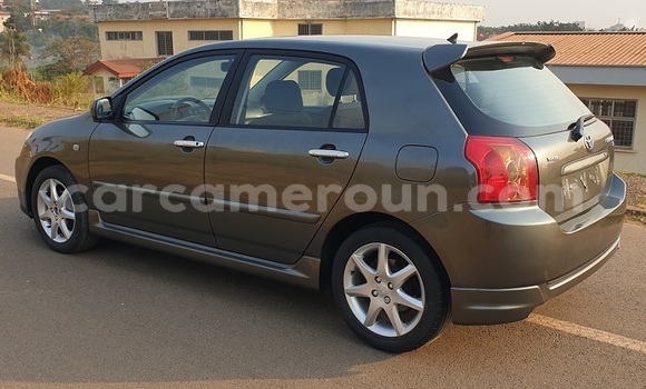 Sayi Sabo Toyota Corolla Azurfa Mota in Yaounde a Babban Kamaru Sayi Sabo Toyota Corolla Azurfa Mota in Yaounde a Babban Kamaru