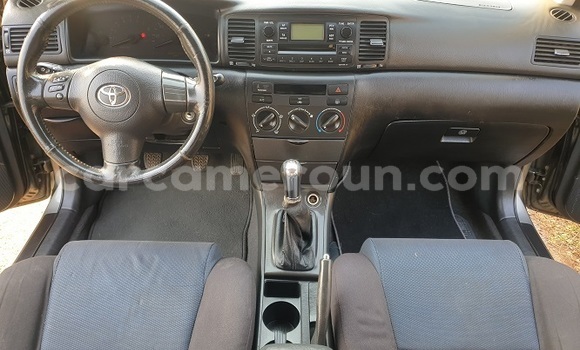 Sayi Sabo Toyota Corolla Azurfa Mota in Yaounde a Babban Kamaru Sayi Sabo Toyota Corolla Azurfa Mota in Yaounde a Babban Kamaru