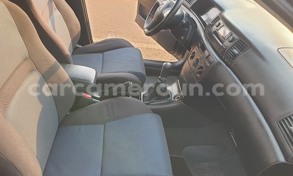 Sayi Sabo Toyota Corolla Azurfa Mota in Yaounde a Babban Kamaru Sayi Sabo Toyota Corolla Azurfa Mota in Yaounde a Babban Kamaru