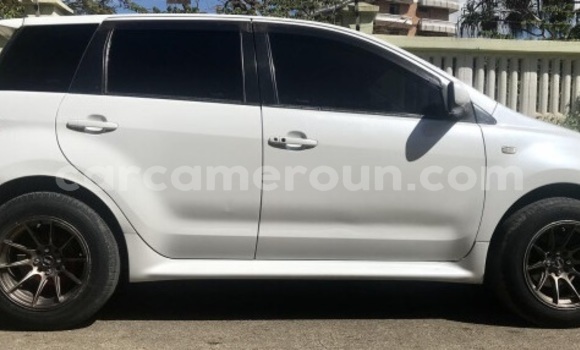 Acheter Neuf Voiture Toyota IST Blanc à Yaoundé, Central Cameroon Acheter Neuf Voiture Toyota IST Blanc à Yaoundé, Central Cameroon