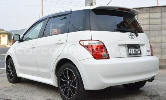 Acheter Neuf Voiture Toyota IST Blanc à Yaoundé, Central Cameroon Acheter Neuf Voiture Toyota IST Blanc à Yaoundé, Central Cameroon