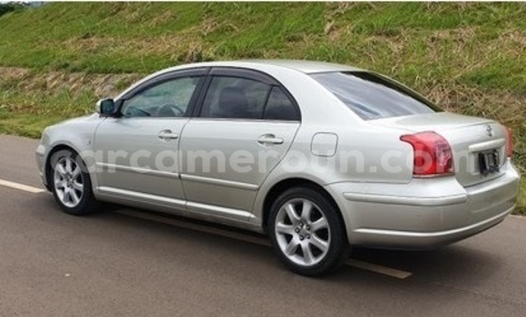 Sayi Sabo Toyota Avensis Azurfa Mota in Yaounde a Babban Kamaru Sayi Sabo Toyota Avensis Azurfa Mota in Yaounde a Babban Kamaru