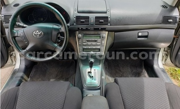 Sayi Sabo Toyota Avensis Azurfa Mota in Yaounde a Babban Kamaru Sayi Sabo Toyota Avensis Azurfa Mota in Yaounde a Babban Kamaru